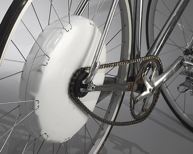 С колесом FlyKly Smart Wheel любой велосипед превращается в электрический и умный